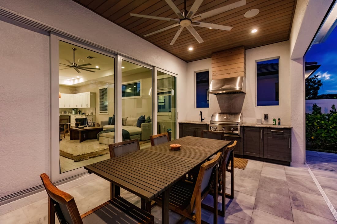 Bikinis and Martinis, property photograph 4