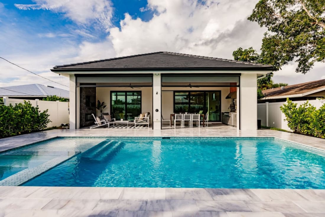 Coastal Elegance, property photograph 1