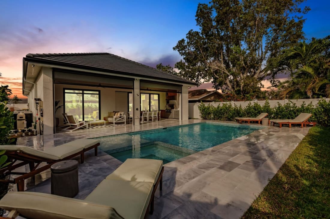 Coastal Elegance, property photograph 3