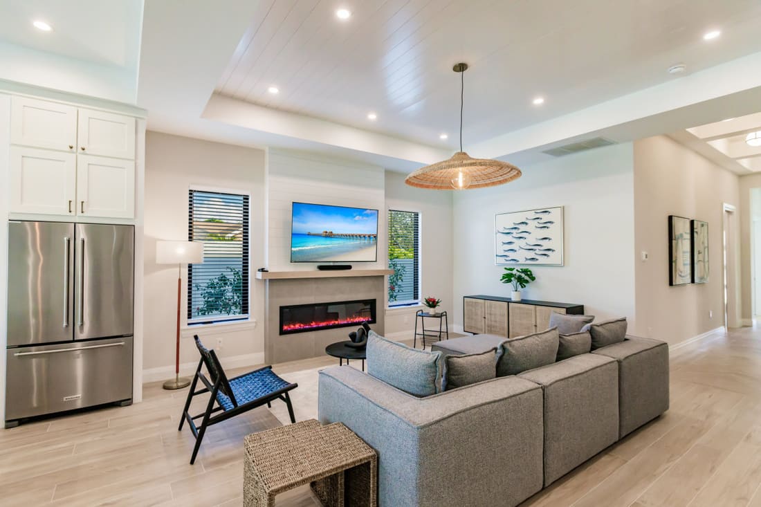 Luxe Coastal Getaway, property photograph 3