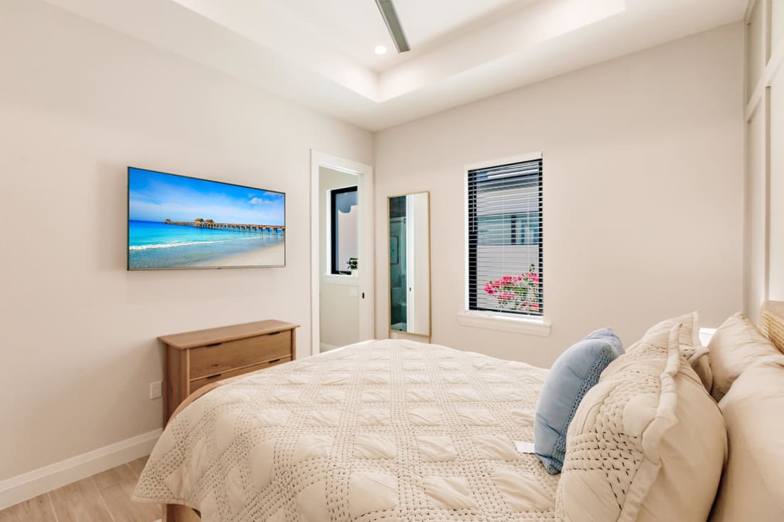 Luxe Coastal Getaway, property photograph 6